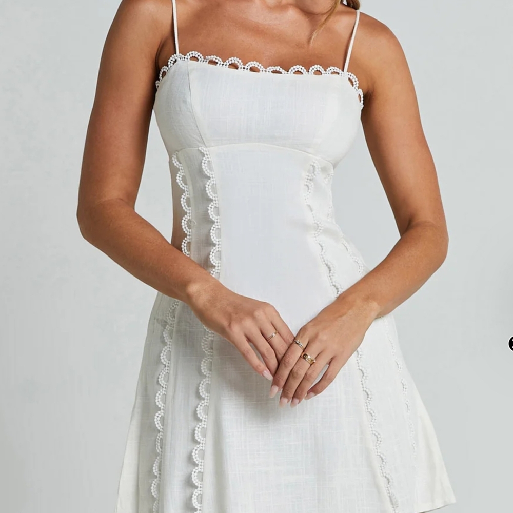 Elegant White Lace Trim Dress - Picture 7 of 8